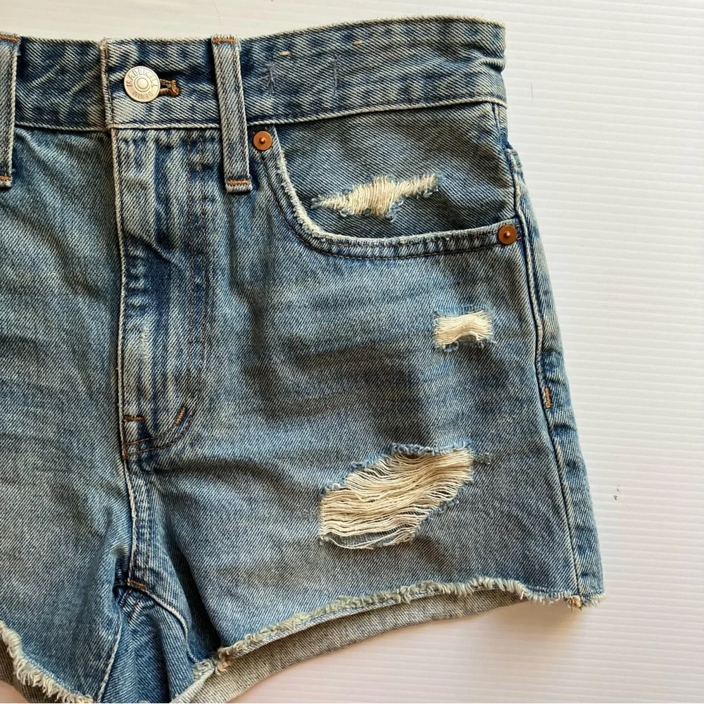 Madewell Mid rise Relaxed Fit Destructed Edition Denim Jean Shorts size 26 - Picture 5 of 8